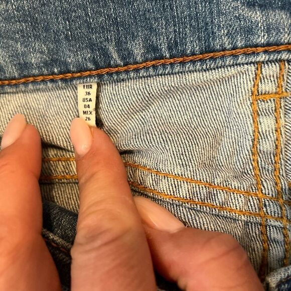 Zara Relaxed fit Medium rise distressed jeans size 4, NWOT - Picture 4 of 4